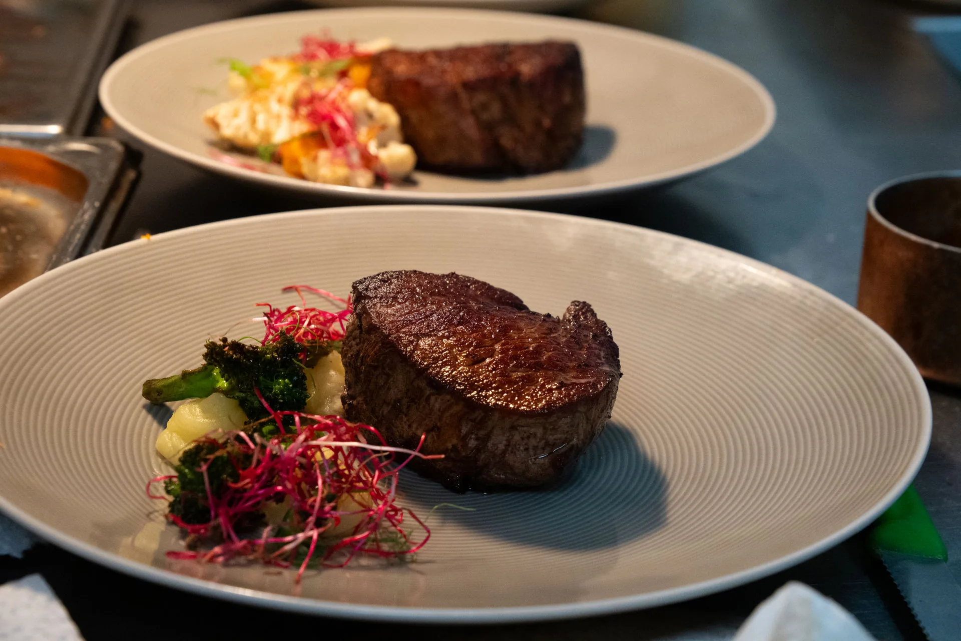 Dry-Aged Rinderfilet mit wildem Brokkolini und Kartoffelpüree im IVY